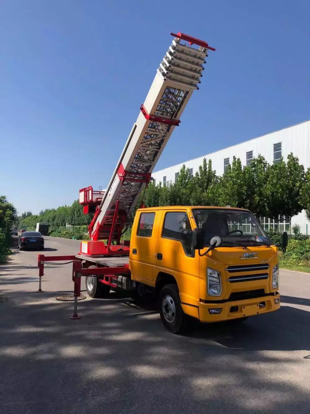 印江附近的云梯车出租服务：轻松解决高空作业需求