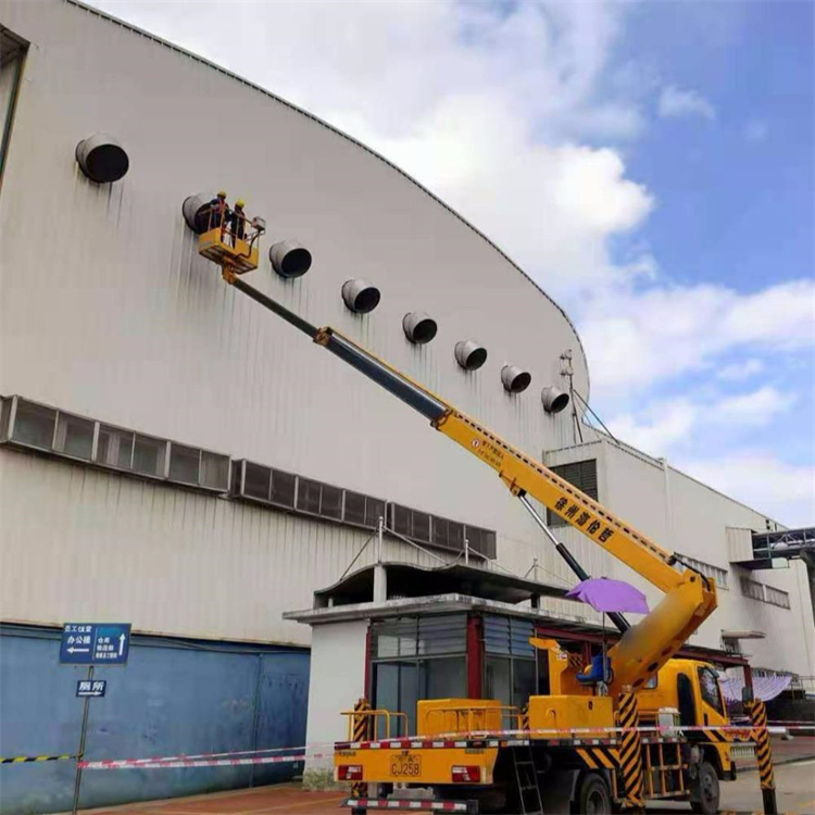 印江高空作业车出租服务：专业广告牌安装解决方案